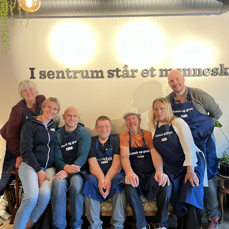 Gruppe mennesker med Camilla Rasch