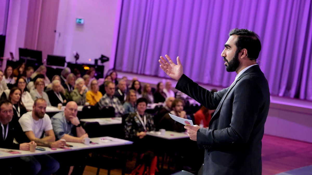 Lavterskelkonferansen 2024, med statssekretaer Usman Ahmad Mushtaq.