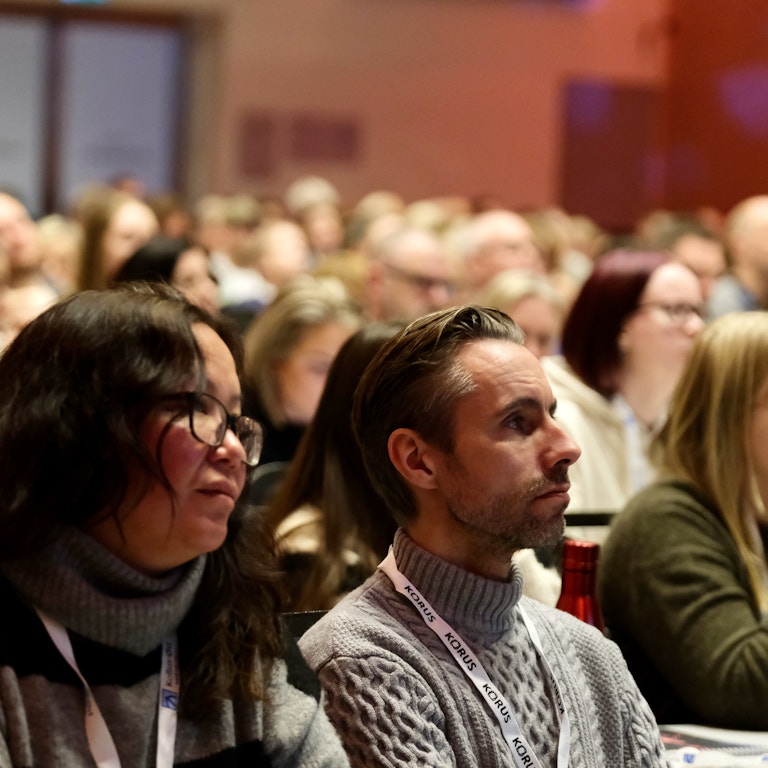 bilde av publikum på konferansen