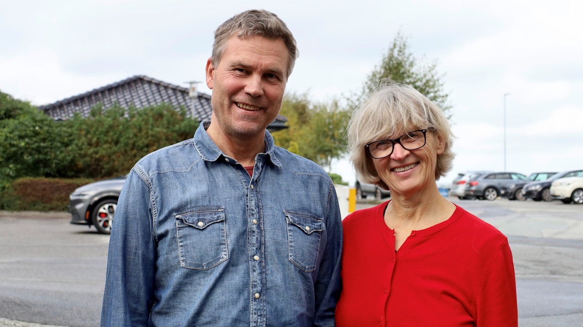 Portrettfoto av Tore Berge, senterleder ved KORUS Stavanger og Randi Mobæk, avdelingssjef for Avdeling for rus og avhengighetsbehandling (ARA) i Helse Stavanger.