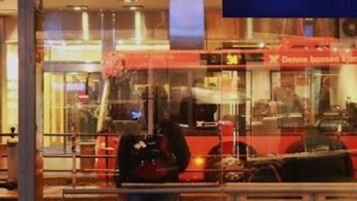 Kveld buss busskur