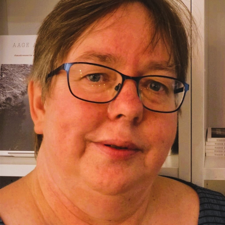 Vigdis Løbach